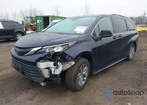 2022 Toyota Sienna Le z USA, uszkodzony, nr VIN 5TDKSKFC9NS064154